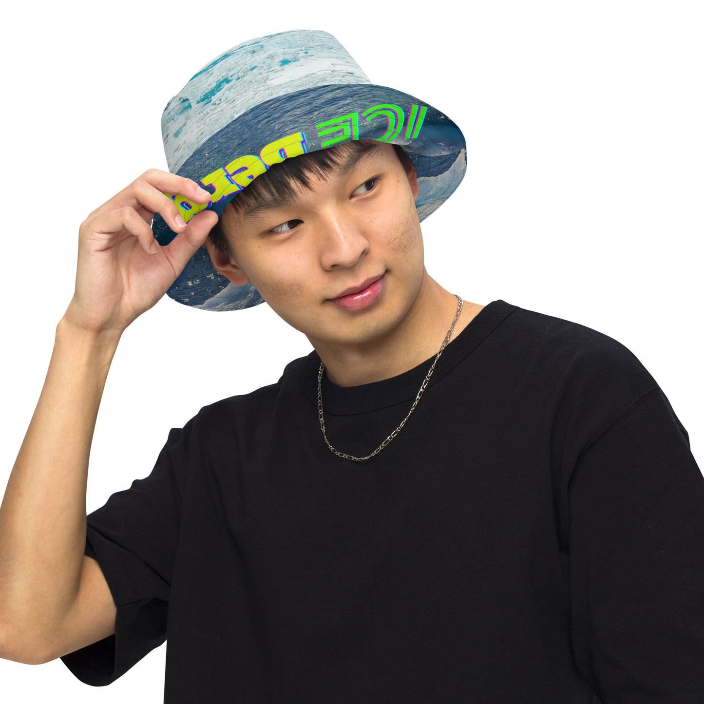 Polar Bear on an Iceberg, Reversible bucket hat