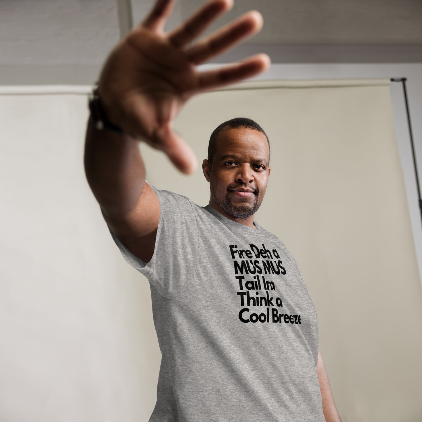 Fire Deh a Mus Mus Tail im Tink a Cool Breeze, Men's classic tee